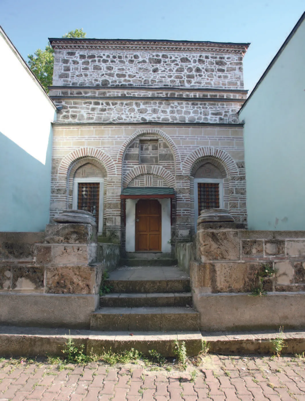 Gül Çiçek Hatun Türbesi