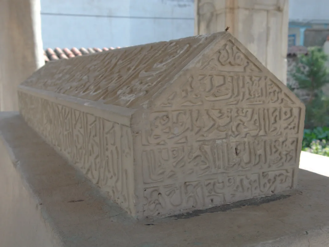 Devlet Hatun Türbesi