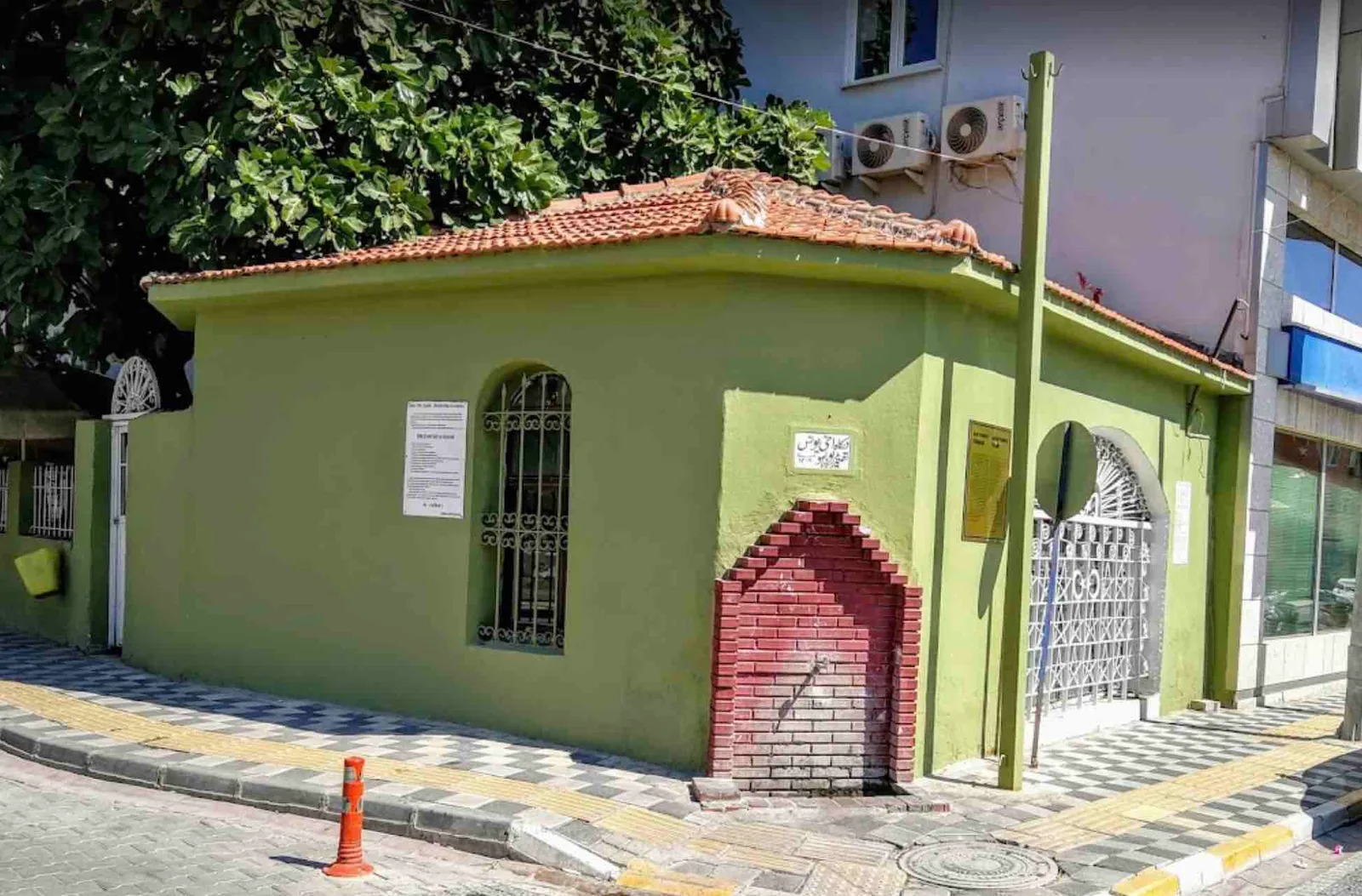Ahi Yunus Türbesi