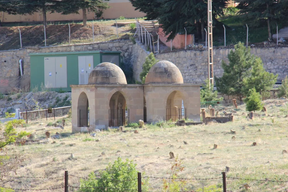 İkiz Türbeler