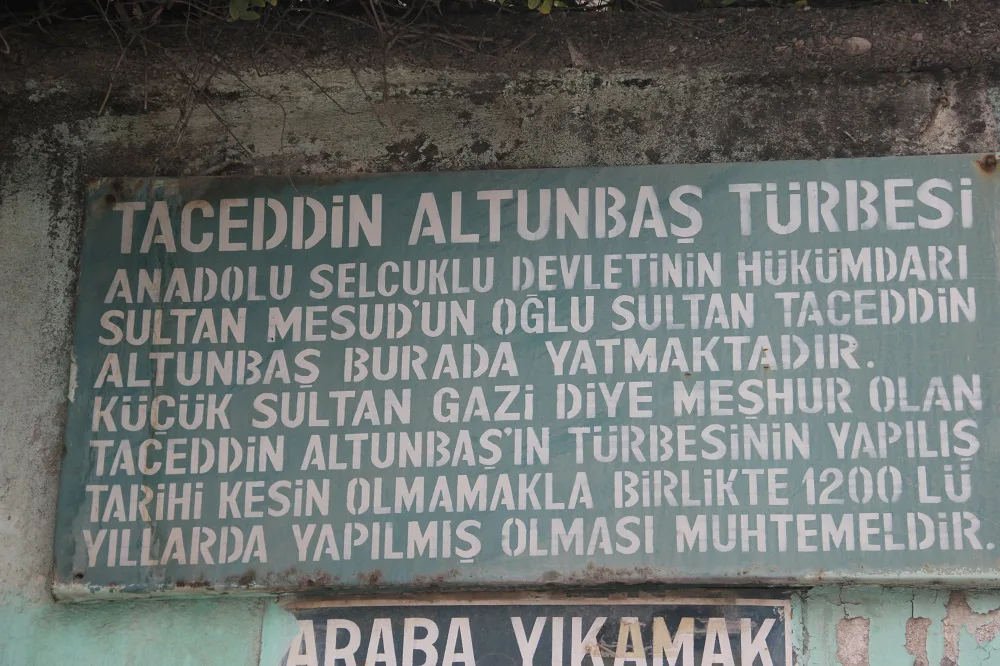 Taceddin Altunbaş Türbesi