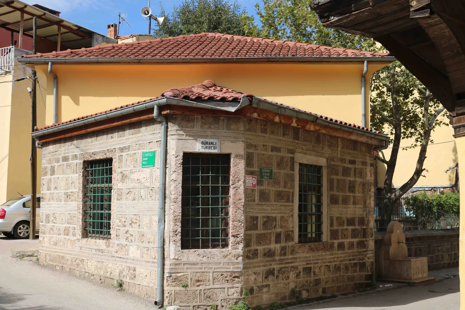 Güranlı Türbesi