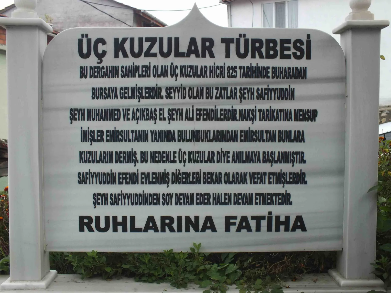 Üçkuzular Türbesi