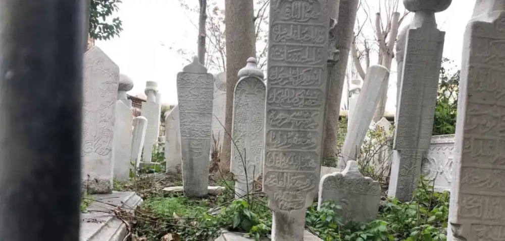Ebubekir Ağa Sıbyan Mektebi Haziresinde Sahabe ve Tabiinler