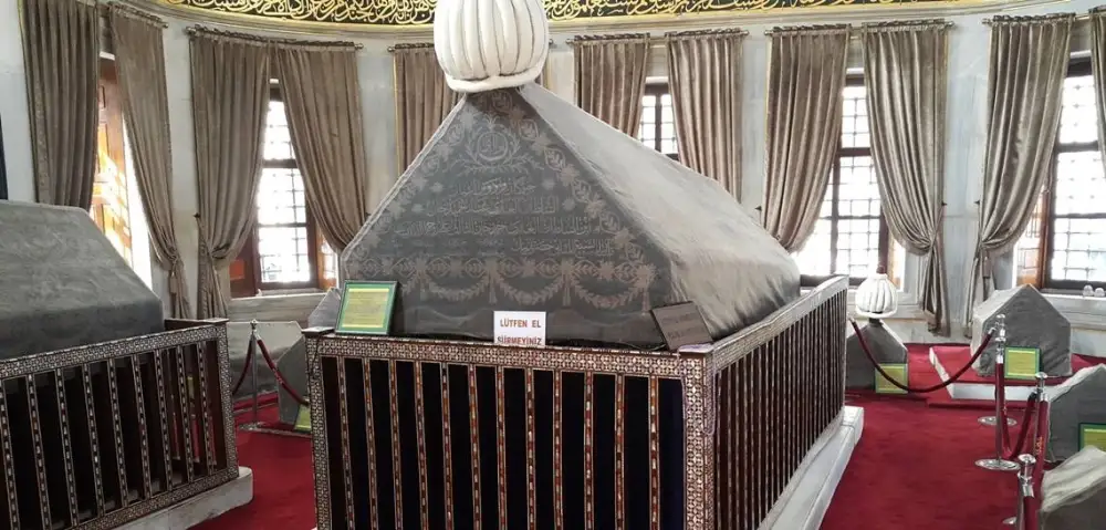 1. Abdulhamit Han Hz.(Peygamberimiz S.A.V. Ayak Bastığı Taş)